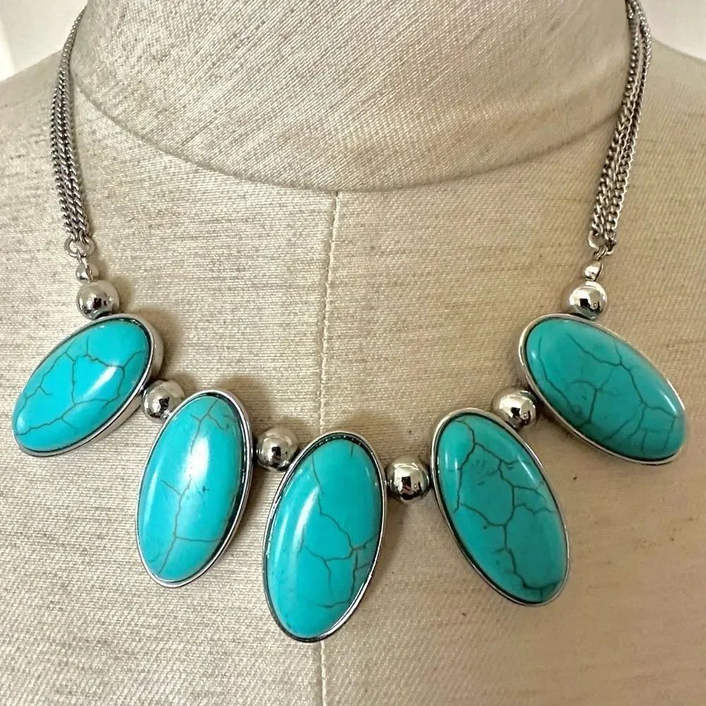 Turquoise/silver tone statement necklace